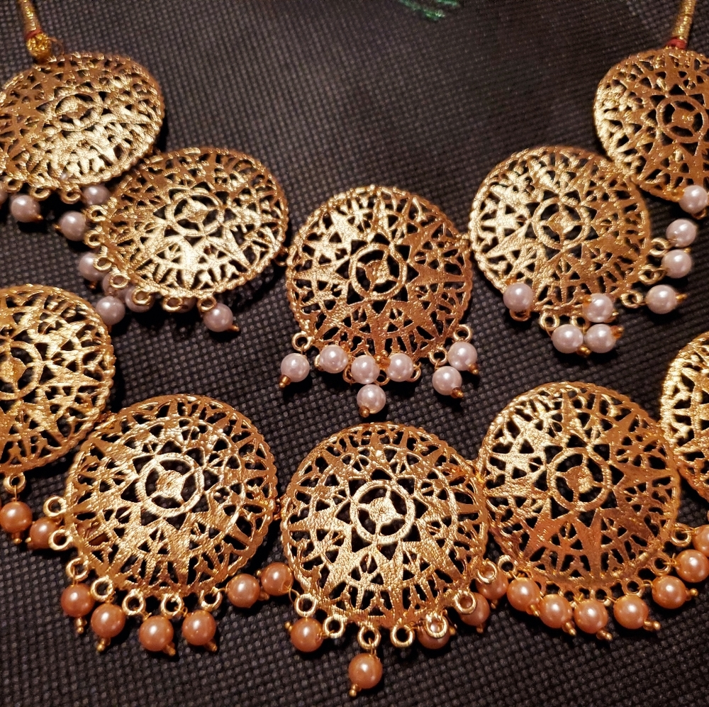 Jewelry-Set of 2 necklaces-Gold tone with pearls